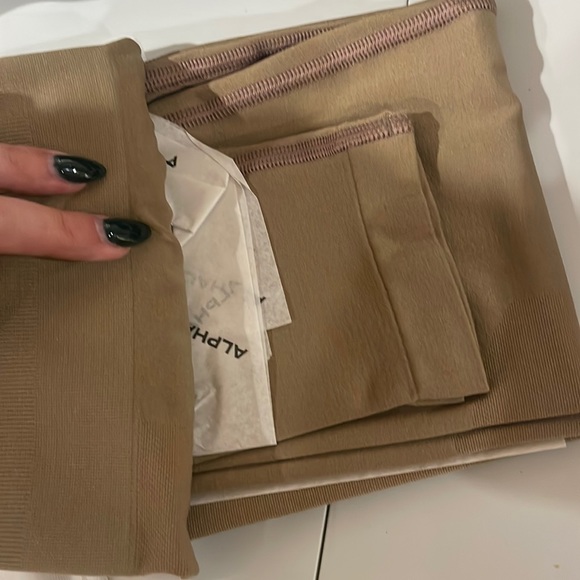 New in bag amplify legging in Chai - Picture 4 of 4